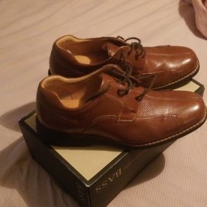 Use Johnson and Murphy men sheepskin shoe